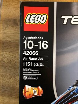 LEGO Technic 42066 Závodní stíhačka - 2