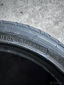 2x 245/40r17 - 2