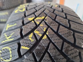 Prodám zimní pneu 205/55/16 Bridgestone - 2