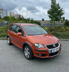 VW Touran CROSS /1,4i Tsi/ xenon/ 179000km/ 6ti kvalt/ - 2