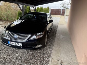 Lexus ls600hl - 2