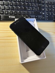 Apple iPhone 7, černý, 64 Gb - 2