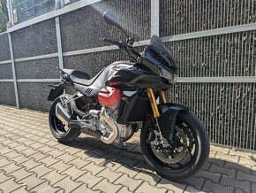 Moto Guzzi V100 Mandello S s bočními kufry - 2