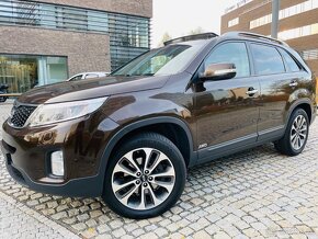 Kia Sorento 2.2CRDi 4x4 AUT KAMERA VÝHŘEV TAŽNÉ SERVISKA TOP - 2