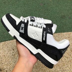 Louis Vuitton Trainer Black and White - 2