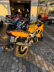 Honda VTR 1000 F - 2