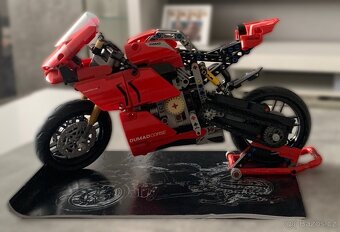 Kopie stavebnice Lego Ducati Panigale V4 S (složený stav) - 2