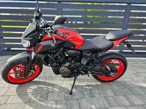 Yamaha MT-07 - 2