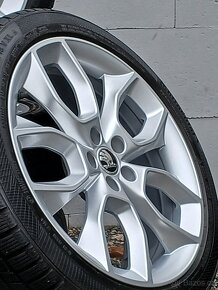 Pěkná zimní orig  kola Škoda Kamiq Continental 215/45/18 8mm - 2