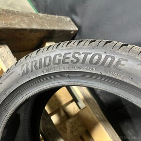 Zimní pneu 235/45 R18 98V Bridgestone 5,5-6mm - 2