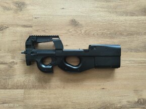 Airsoft zbraň P90 + příslušenství - 2