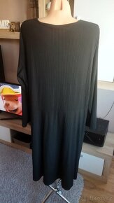 Nádherné černé žebrované šaty tvar áčko velikost 54 - 2