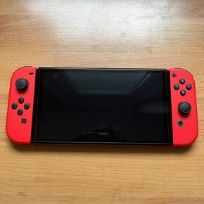 Nintendo Switch OLED - Mario Red Edition + účet s hrami - 2