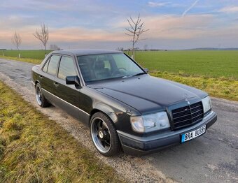 Mercedes W124 260e - 2