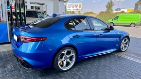 Alfa Romeo Giulia Quadrifoglio - 2