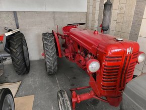 McCormick Farmall FU 235 - 2