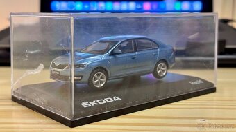 Škoda Rapid Liftback 1:43 Abrex modrá metalíza - 2