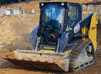 New Holland C227 smykový pásový nakladač - 2