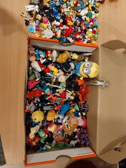 Prodám lego kostky figurky a vše ostatní. - 2