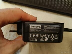 Pouzdro a nabíječka od Lenovo laptopu - 2