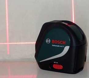 BOSCH UniversalLevel 2 křížový laser s funkcí olovnice NOVÝ - 2