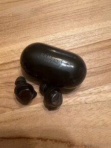 Bezdrátová sluchátka SAMSUNG Galaxy Buds+ černá - 2