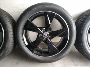 Prodám alu disky Škoda 5x100 R17 s letním pneu 205/50/17 - 2