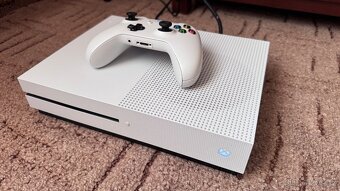 Xbox One S 1TB Bílý- 3 hry, velmi pěkný stav, komplet. - 2