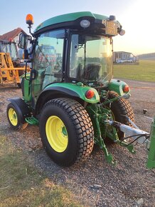 John Deere 3039r - 2