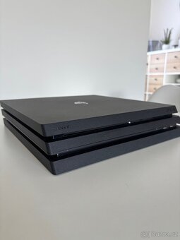 PlayStation 4 PRO (1TB) + 2 ovladače | Perfektní stav - 2