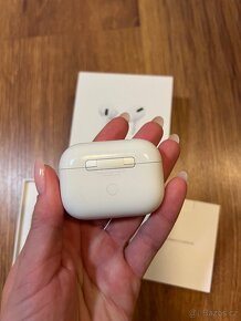 Apple AirPods Pro 1 sluchátka - 2