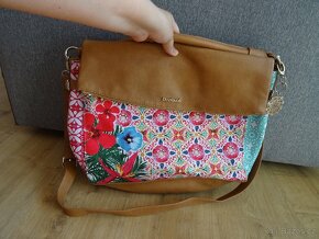 Barevná kabelka Desigual, větší crossbody - 2