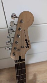 Fender Squier Bullet Strat HSS IL Black + příslušenství - 2