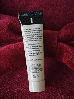 Futurist Aqua Brilliance Watery Glow Primer Base - 2