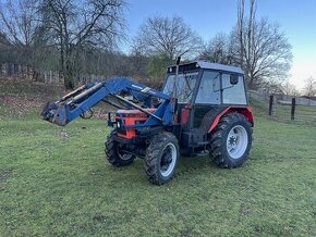 Zetor 7245 s čelním nakladačem s SPZ. - 2