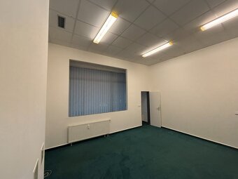 Pronájem kanceláře / obchodního prostoru 25 m² u Home Credit - 2