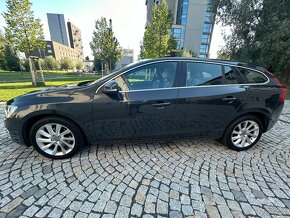 VOLVO V60 2.0D4 120KW 5VÁLCE SUMMUM-KUŽE-VYHŘEV-VIRTUÁ-PDC - 2