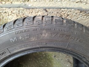 Zimní pneu 215/55/16 GoodYear - 2