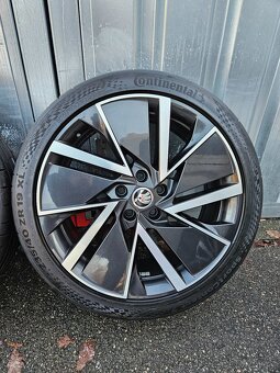 Letní alu kola Vega 19" Škoda Superb 235/40 R19 - 2