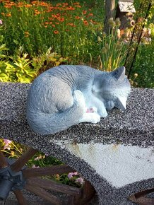 Zahradní dekorace- Spící kočka - 2