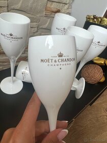 Moet Chandon - bile sektovky - 2