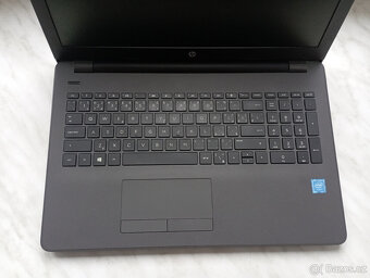 HP 250-HEZKÝ STAV-4g ram-500g hdd - 2