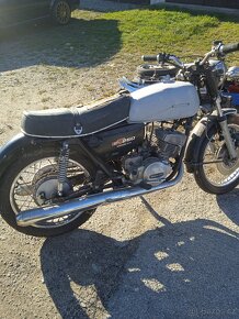 Suzuki gt 250 rok 75 dvě - 2