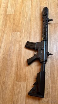 Airsoft zbraň M4 + příslušenství - 2