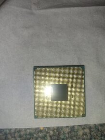 Procesor AMD Ryzen 3 2200G - 2