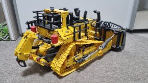 Lego technik Cat D11 na dálkové ovládání - 2