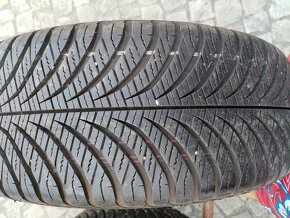 215/60/16 zimni pneu GOODYEAR  215/60 R16 - 2