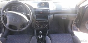 OPEL ASTRA CARAVAN 1.6 16 V 74 kw - 2