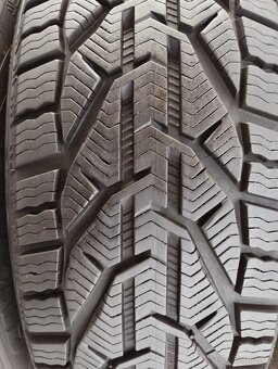 Kormoran Snow 215/60 R17 96H - 2