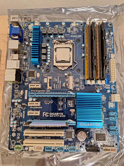 Gigabyte Z77-D3H + i5-2500k + 12GB DDR3 - 2